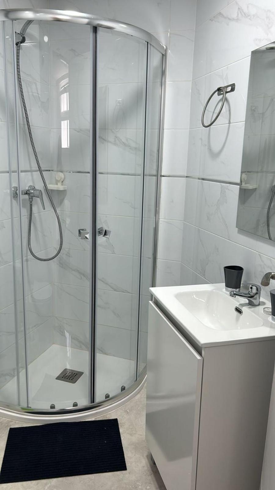 Habitacion Doble O Compartida Con Bano Privado En El Centro De มาดริด ภายนอก รูปภาพ